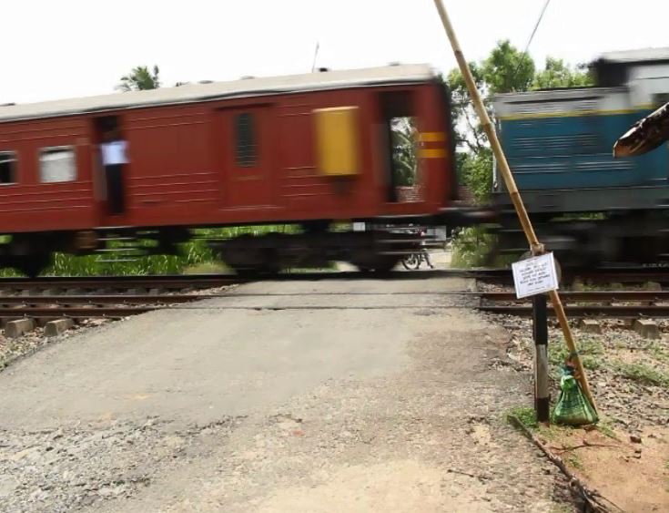උණ බම්බු ගේටටු කරුවෝ නැවතත් වර්ජනයේ