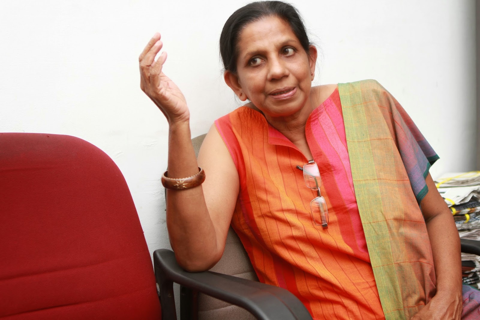 විවාහය කියන්නේ බලපත්රයක් විතරයි ආදරය කියන්නේ ඉන් එහාට ගිය දෙයක්