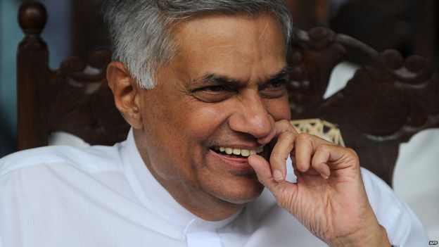 රනිල්ගේ ලන්ඩන් පැරිස් සංචාරයේදී පාක්ෂිකයන්ට බයේ හැංගිලා
