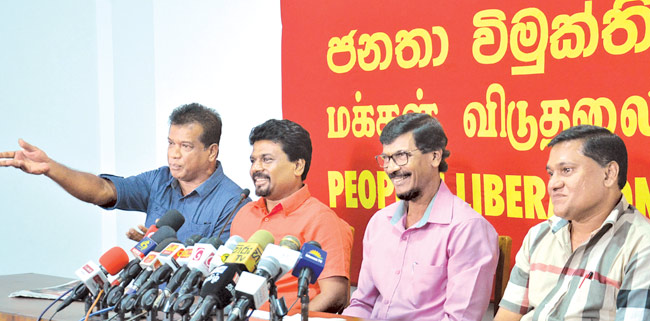 ආණ්ඩුව රටට කියන එකයි කරන එකයි දෙකක්