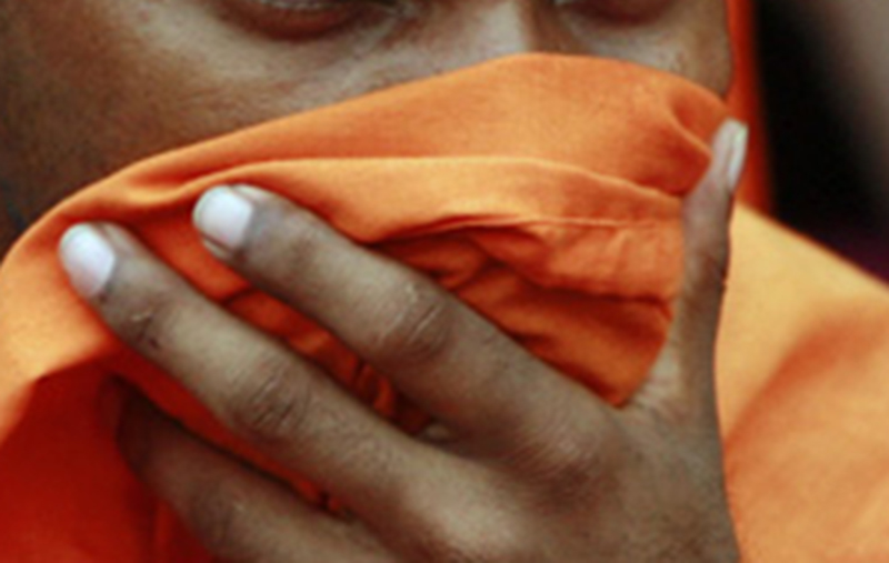 වෑන් රියක් පැදවූ හිමිනමක් අත්අඩංගුවට