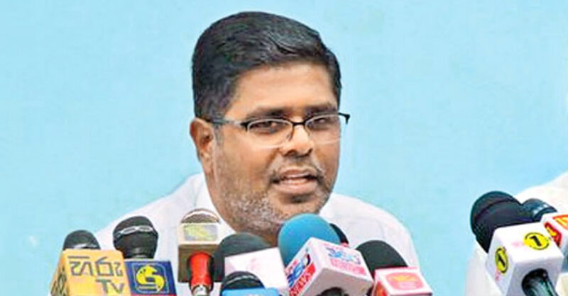 “වීරවංස එළියේ ඉන්නේ අගමැති නිසා”