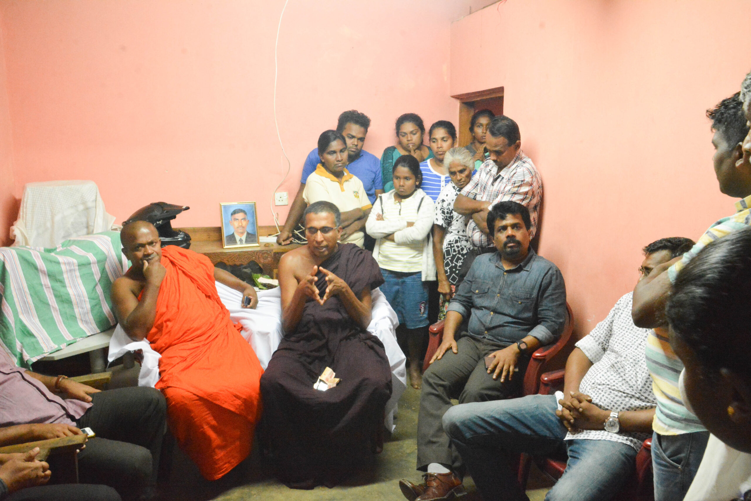 තෙල්දෙණිය කුමාරසිංහගේ දරුවන්ට ජවිපෙන් ශිෂ්‍යත්වයක්