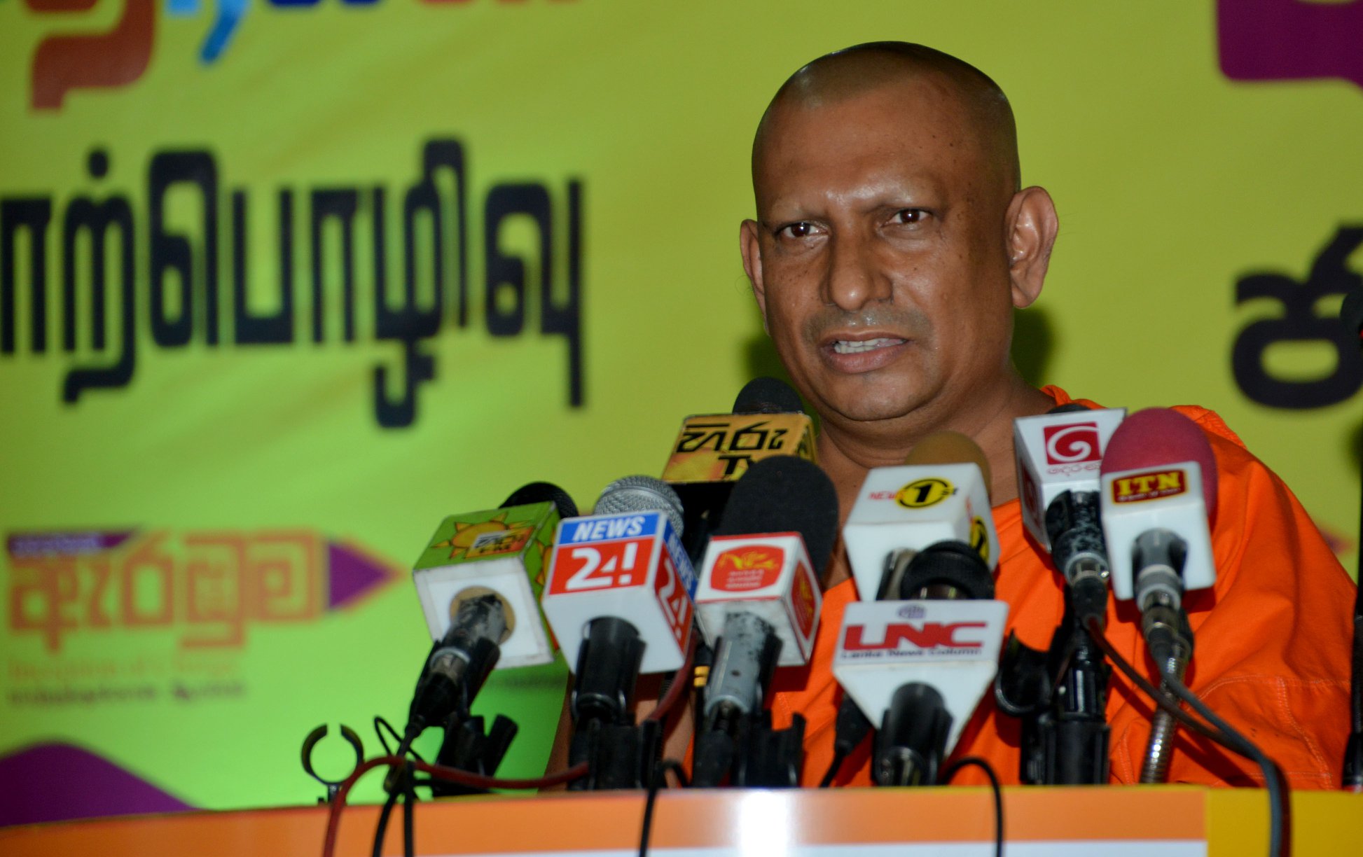 ශ්‍රේෂ්ඨත්වය හෝ පහත් තත්වය මතුවෙන්නේ පුද්ගලයා හැසිරෙන ආකාරය අනුව