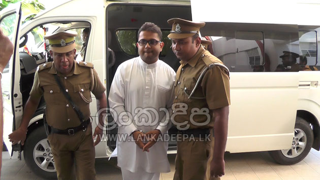 “මන්ත්රීවරුන්ට දී ඇති ගිනි අවි ආපසු ගත යුතුයි” – දකුණු පළාත් සභාව උණුසුම් වෙයි