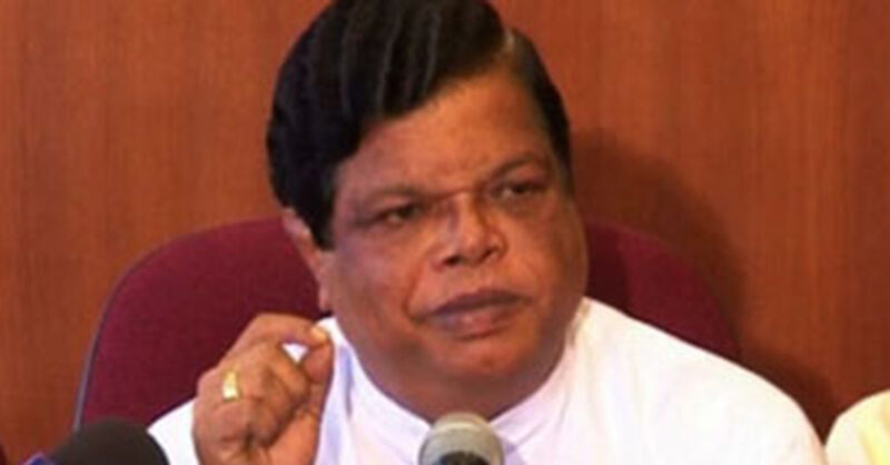 රාජ්ය සේවකයන් සහ විශ්රාමිකයන්ට බන්දුල ගුණවර්ධන බැට දෙයි