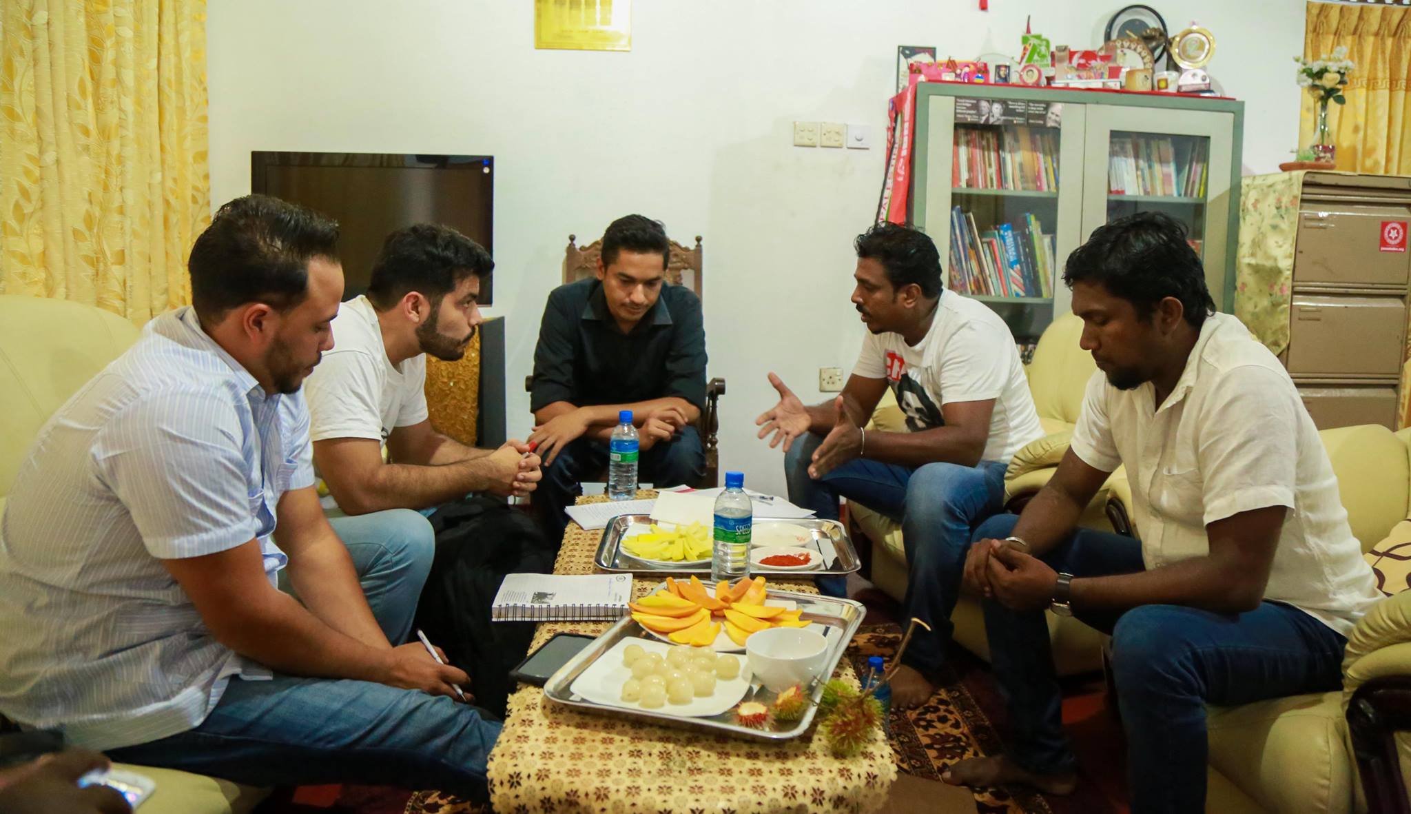 වෙනිසියුලානු කොමියුනිස්ට් තරුණ සංවිධානය හා ජවිපෙ තරුණ සංගමය අතර හමුවක්