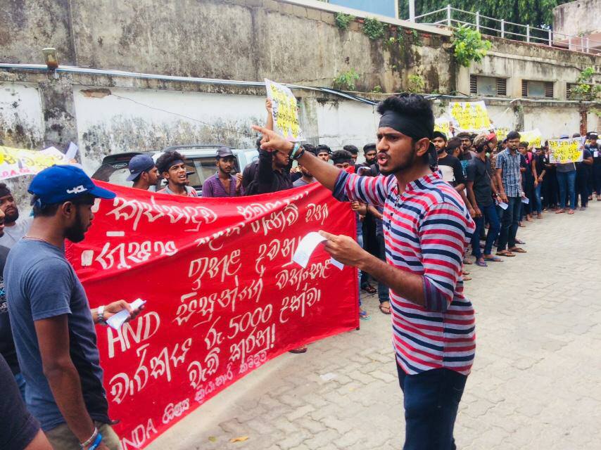 ශිෂ්ය කප්පාදුව නවතනු! – HND සිසූහු පාරට බසිති
