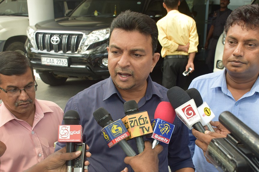 ගුරු,, විදුහල්පති හිග වැටුප් කප්පාදුවට එරෙහිව මානව හිමිකම් කොමිසමට