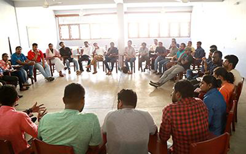 “අලුත් පියාපත්” – ප්‍රජාතන්ත්‍රවාදය හා යහපත් දේශපාලන සංස්කෘතියක් වෙනුවෙන් තරුණයෝ පෙළගැසෙති
