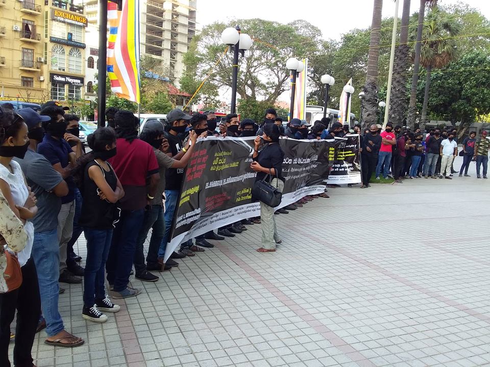 “මාධ්‍ය මුදලාලීකරණයට විරුද්ධව”  සියළුම මුද්‍රිත හා විද්‍යුත් මාධ්‍ය ඉදිරිපිට විරෝධතාවයක්