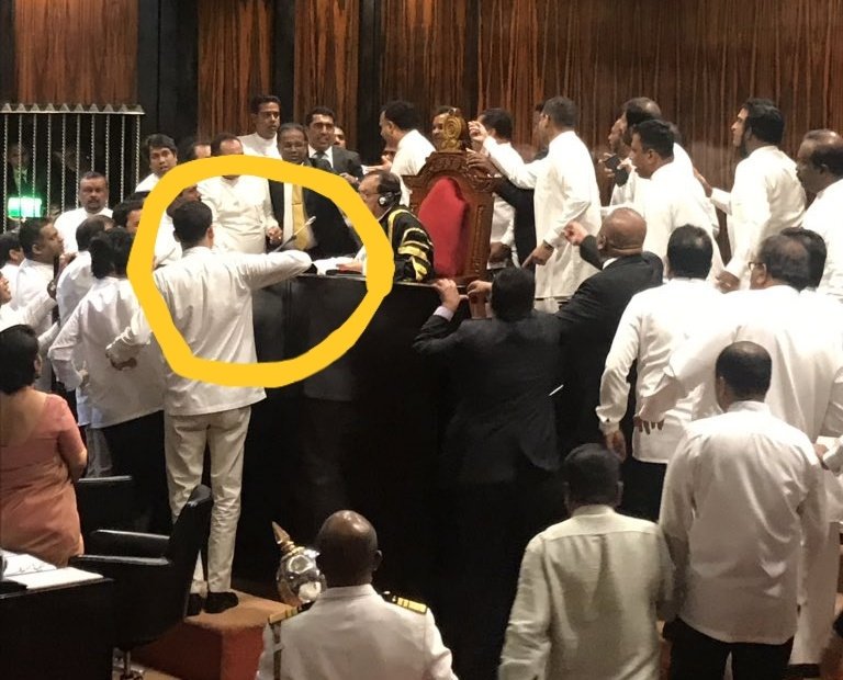 කතානායක මයික්‍රෆෝනයට කළ ලක්ෂ 3ක හානිය මහජන මුදලින් පියවයි
