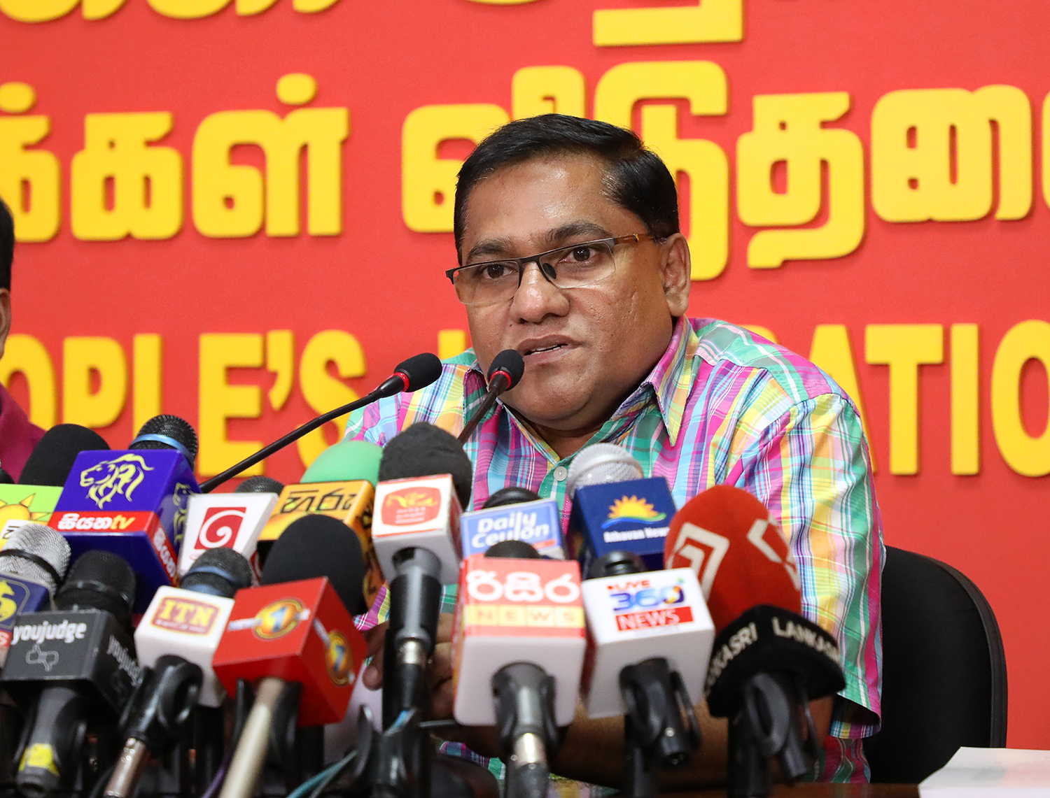 රට බෙදන බිල්ලෝ මවන වේළුණු පරඬැල් දේශපාලනය මේ රටේ ජනතාව ප්රතික්ෂේප කළ යුතුයි