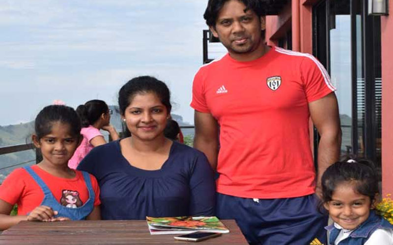 කිරින්ද වෙරළේ රළ පහරට හසුව අසාධ්ය තත්වයේ සිටි දෙදරු මව ජීවිතක්ෂයට