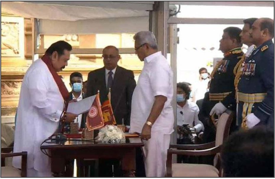 මහින්ද රාජපක්ෂ අගමැති ලෙස දිවුරුම්දෙයි