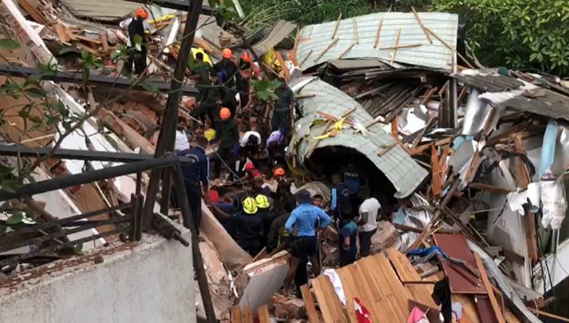 මහනුවර පස් මහල් ගොඩනැගිල්ලක් ගිලා බසී – දෙදෙනෙක් අතුරුදන් – බිළඳෙකු ජීවිකත්ෂයට