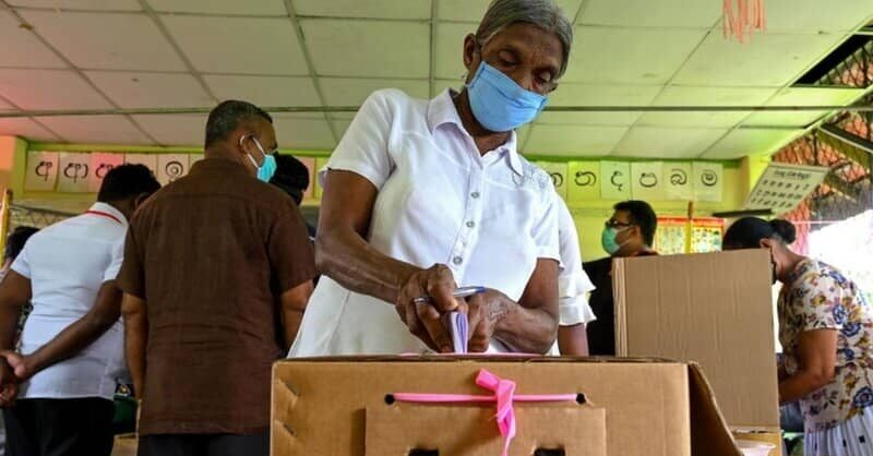 මැතිවරණ කොමිසම ඡන්ද පෙට්ටි සූදානම් කරයි – අවශ්‍ය නිලධාරී සංගණනයත් අරඹයි