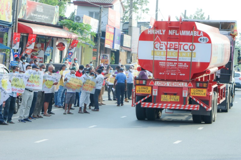 තෙල් හා විදුලි අර්බුදයට විසඳුම් ඉල්ලා ජවිපෙන් රට පුරා විරෝධතා…