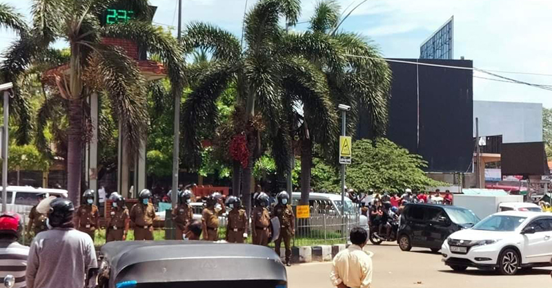 ගෝටාබය ඕන කියපු අයට ජනතා විරෝධය – GotaGoHome හඬින් හලාවත ගිගුම්දෙයි