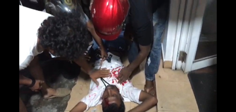 විරෝධතාකරුවන් සහ ආරක්ෂක අංශ අතර ගැටුම්… පිරිසකට තුවල…