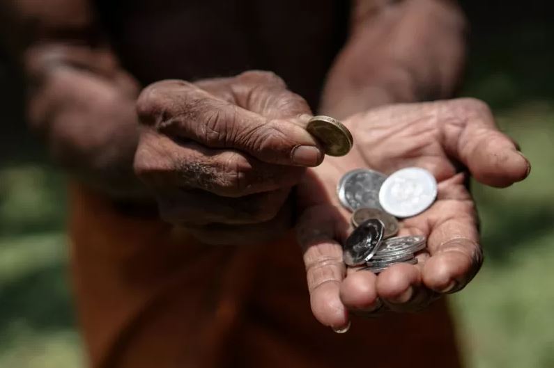 ගෝඨා රනිල් ආණ්ඩුව ජනතාවට මරු පහර එල්ල කරන හැටි