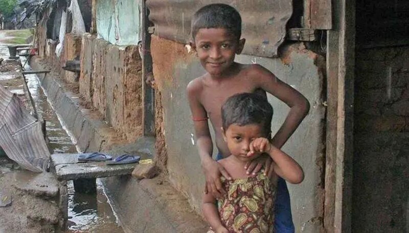 රනිල් පවුල් ලක්ෂ 37කට පොලු තියයි