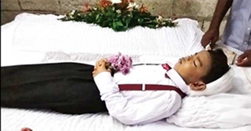 ණය බරින් පීඩාවටපත් අම්මා දරුවොත් සමග වස බොයි