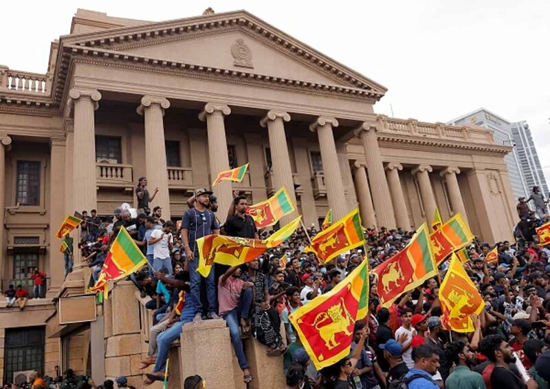 මව්බිම දූෂණය කරන චෞර කප්පිතන්ගෙන් ඇය බේරා ගැනීම සුජාත දූ පුතුන්ගේ වගකීම ය