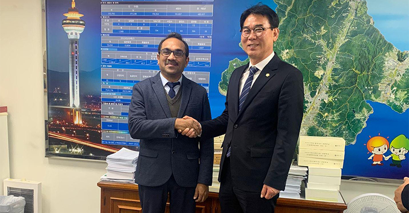 කියොන්ග්නම් පළාත් උප නගරාධිපති සහ ජවිපෙ අතර හමුවක්