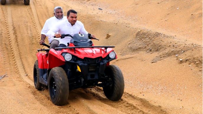 අනුර පැවරූ අපහාස නඩුව නිසා නාමල් තිස්සකුට්ටිගේ කට වහලා