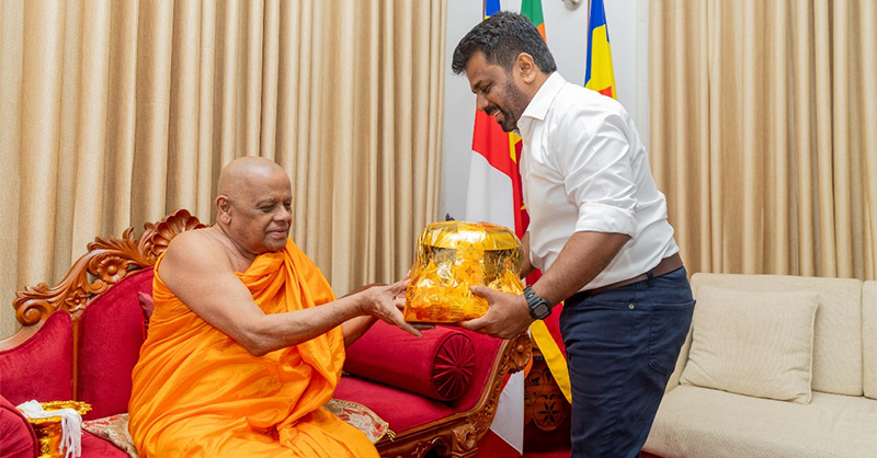 අනුර කුමාර දිසානායක අස්ගිරි මහනායක හිමි හමුවෙයි