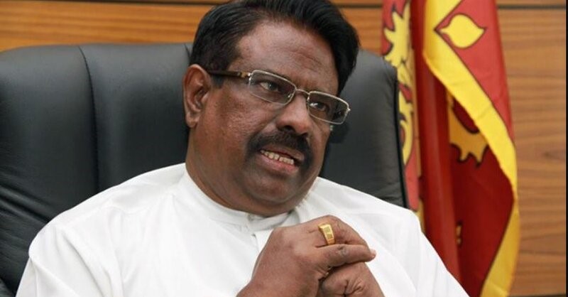 සජිත් ළඟ සිටි “අප්පච්චි මළා” රනිල් ළඟට පනී