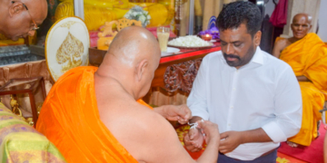 අනුර දළදා වඳී… ආගමික නායකයෝ බැහැදකී…