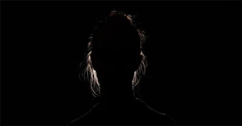 නාමල් ළඟ සිටි කපටි ගැහැනිය කවුද?