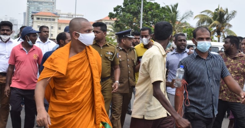 දේශබන්දු රාජපක්ෂ පවුලම පාවා දෙයි?