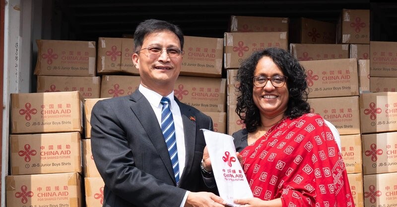 ලබන වසර වෙනුවෙන් පාසල් දරුවන්ගේ නිල ඇඳුම් සූදානම්
