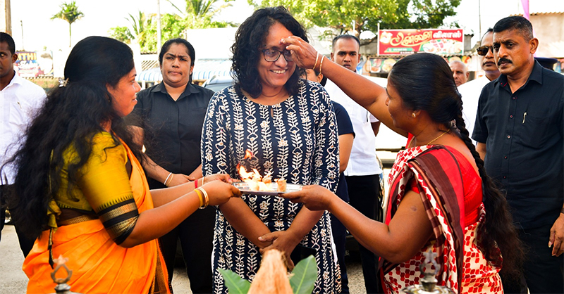 නීතිය ඕනෑ විදිහට අතට අරගෙන බලවත් මිනිස්සු විතරක් රකින නීතියකට අපි ඉඩ තියන්නෙ නෑ – අගමැති ආචාර්ය හරිනි අමරසූරිය