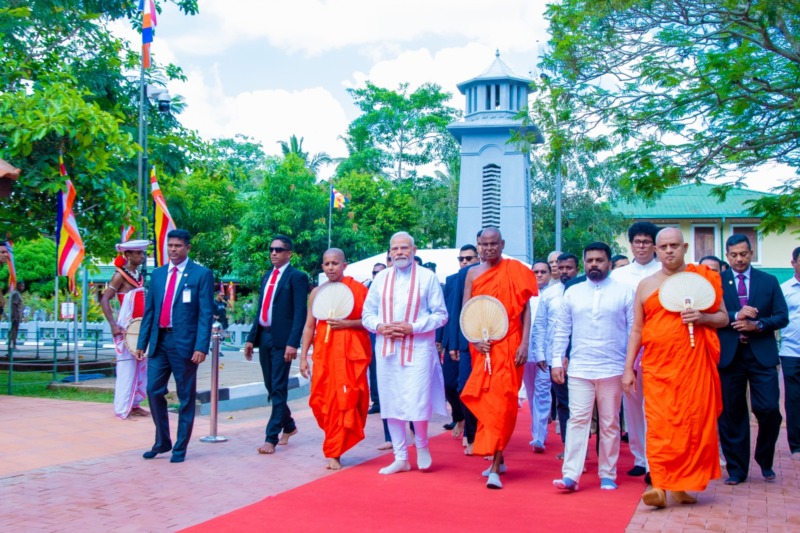 ජනපති සහ ඉන්දියානු අගමැති ඓතිහාසික ජය ශ්රී මහා බෝ සමිදුන් වැඳ පුදා ගනී…
