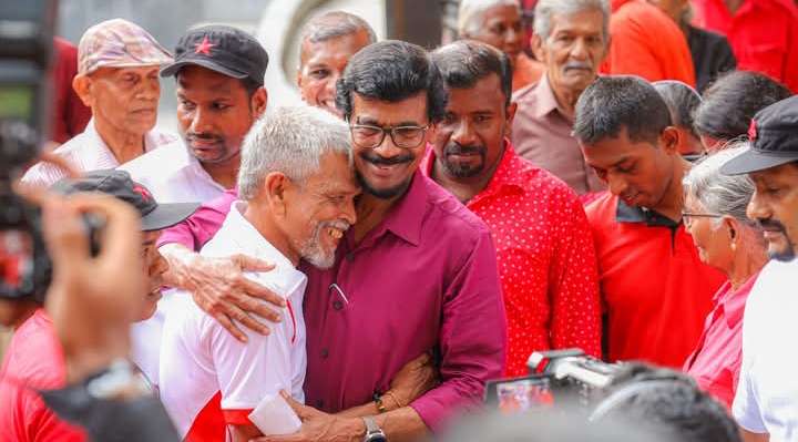 ජයග්රහණය ශක්තිමත් කරගෙන, රටේ ජනතාවට වඩා හොඳ රටක්, “පොහොසත් රටක්, ලස්සන ජීවිතයක්” හදන්න, 1971 සහෝදර සහෝදරියන්ගෙන් ශක්තිය ධෛර්යය ගන්න අපි ලැහැස්තියි – ටිල්වින් සිල්වා