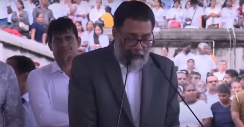 ජනතාවගේ සතුරන් මාලනී ෆොන්සේකාගේ දේහයටත් කලබල වෙලා