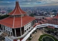 706 ක පෝලිම ඇතුළේ ජාතික කණ්ඩායමේ ක්‍රිකට් ක්‍රීඩකයෙකුත්..!