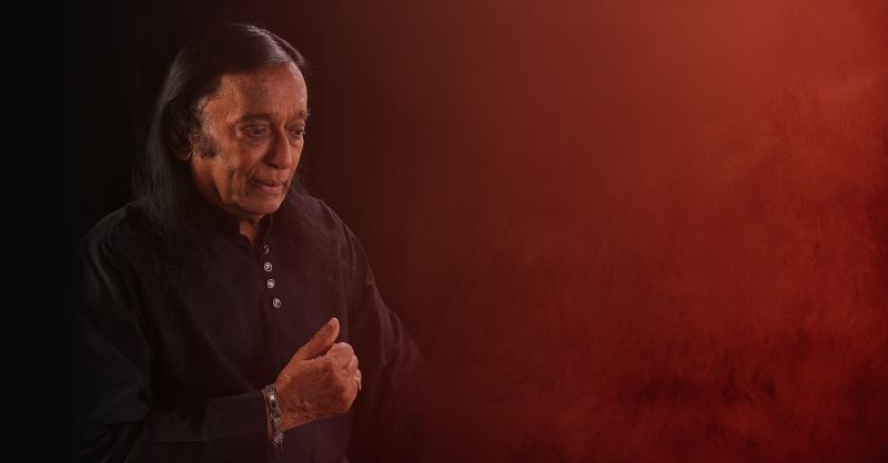 වික්ටර් රත්නායක ලක්ෂෙට ලඟයි