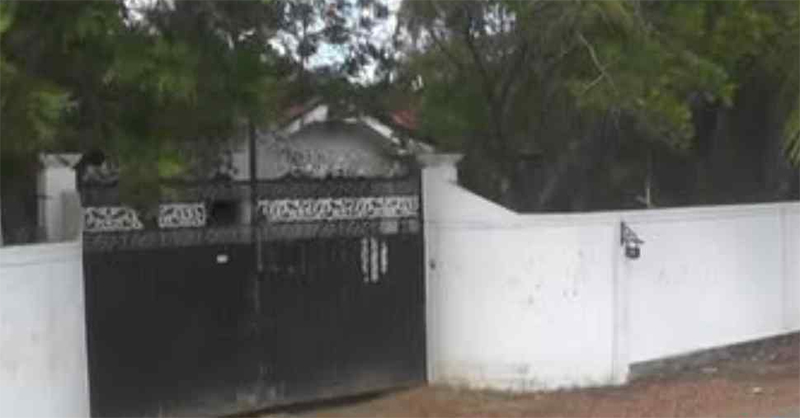 හම්බනතෝට තවත් නිවසක් පොලිසිය වටලයි – අයිස් නිෂ්පාදනාගාරයක්දැයි සැකයක්