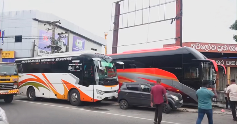 බැකෝ සමන්ට අයත් සුඛෝපබෝගී බස් රථ දෙකක් පොලිස් භාරයට