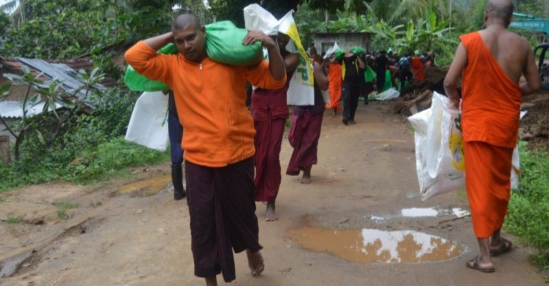 භික්ෂූන් වහන්සේලාගේ “සෙනෙහසේ සත්කාරය”