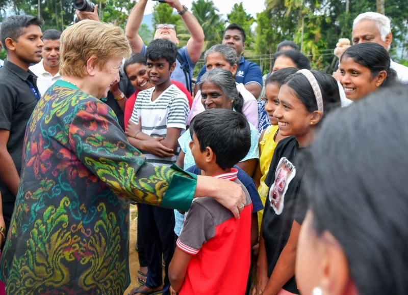 ජාත්යන්තර මූල්ය අරමුදලේ (IMF) කළමනාකාර අධ්යක්ෂිකා ක්රිස්ටලිනා ජෝර්ජිවා, දිට්වා සුළිකුණාටුව සමයේ නාය යාමට ලක්වූ ස්ථාන නීරීක්ෂණය කරයි…