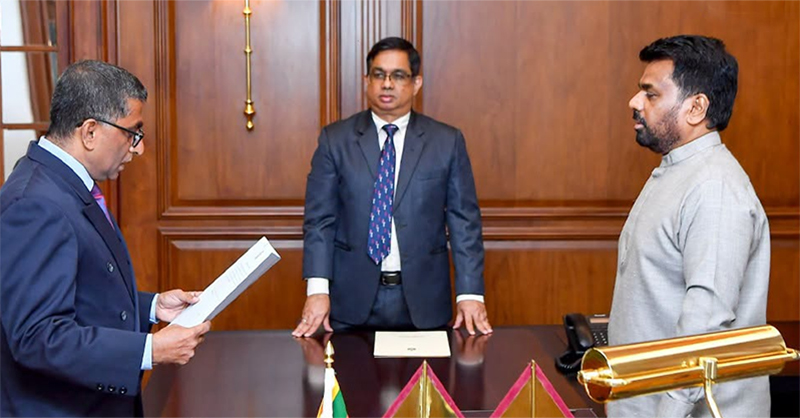 මධ්‍යම පළාත් නව ආණ්ඩුකාරවරයා ජනපති ඉදිරියේ දිවුරුම් දෙයි