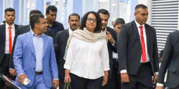 අගමැති හරිනි භූතානය බලා පිටත්ව යයි