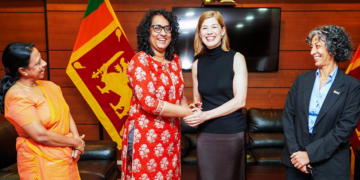 PM Harini Amarasuriya & Rosamund Pike 2026.08.11 (1)