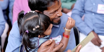 ඇට කෑල්ලක් අතින් ගෙන වළෙන් උඩට ආ කාලිමුත්තුට ජනාධිපති අනුර මුනගැසීම